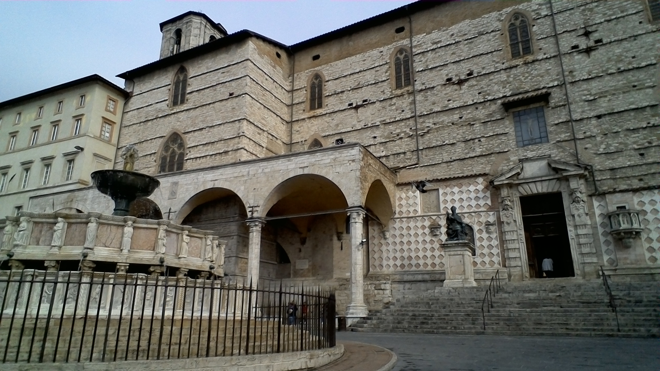 Fontana Maggiore and Cattedrale San Lorenzo