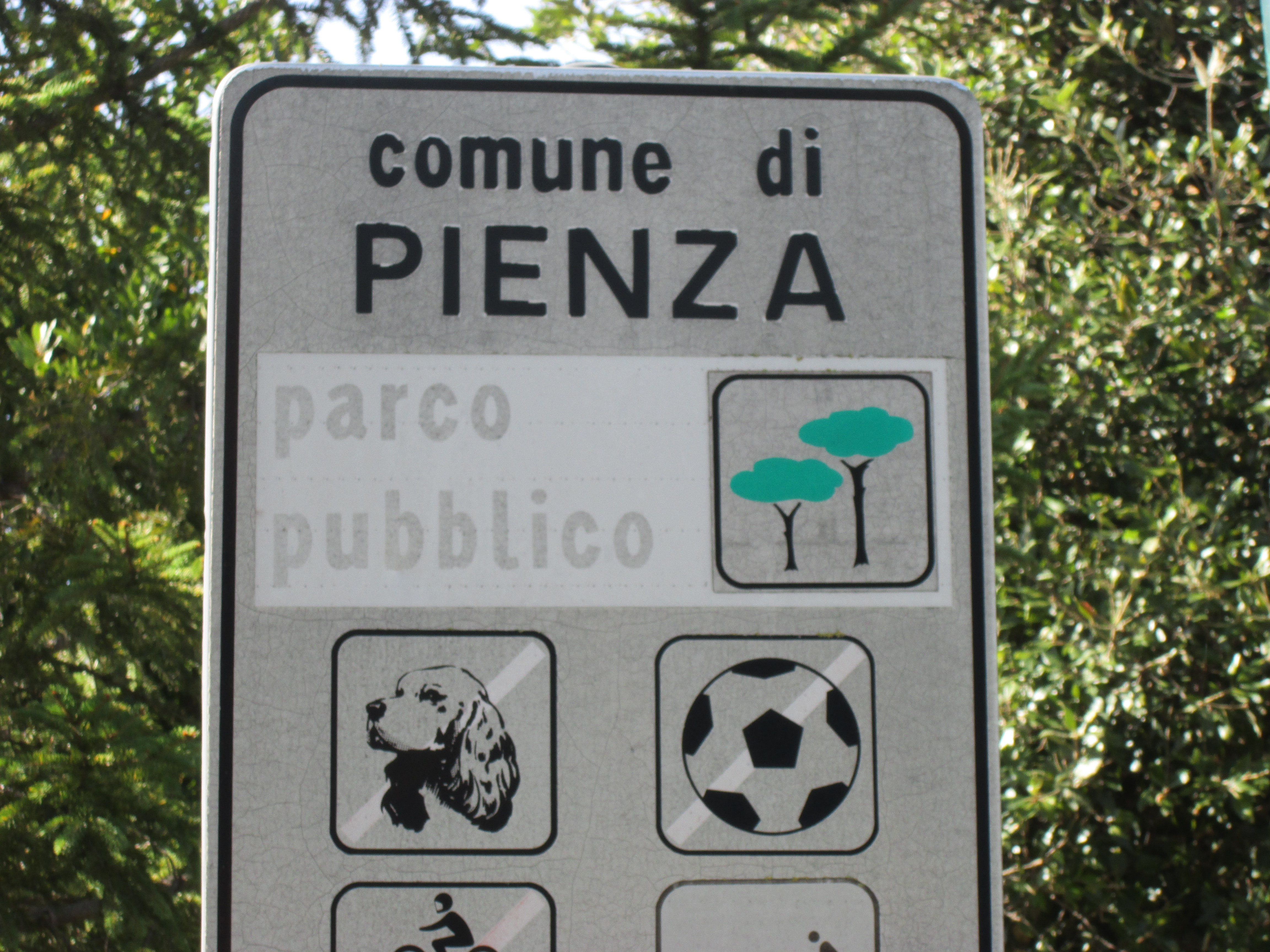 Pienza road sign